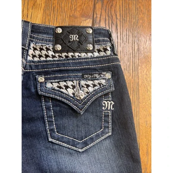 EUC Miss Me Mid-Rise Skinny Embellished Flap Pockets SZ 27x31 Jeans Dark Wash - Picture 7 of 8